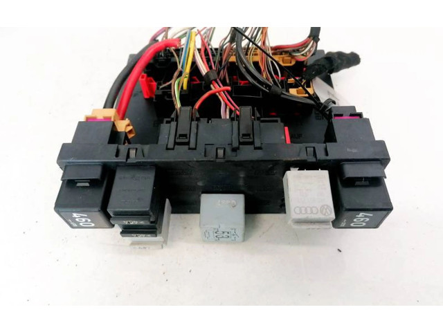 Блок предохранителей  1K0937049A, F005V00578   Volkswagen Caddy    