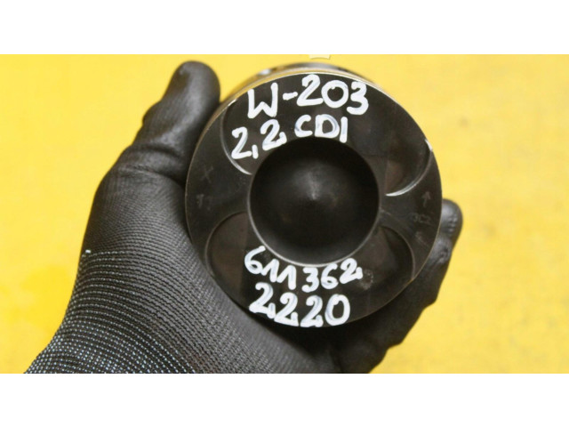 Píst Mercedes-Benz C W203