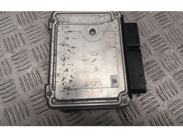 Блок управления двигателя 8U0907115J Audi Q3 8U
