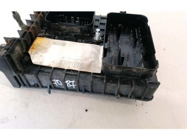 Блок предохранителей 1K0937124H Volkswagen Caddy