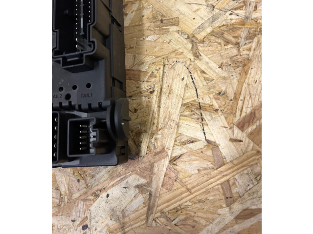 Блок предохранителей 30728512, 05W195   Volvo S60    