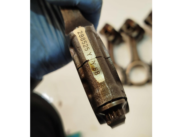 Поршень с шатуном 288525 Maserati Ghibli