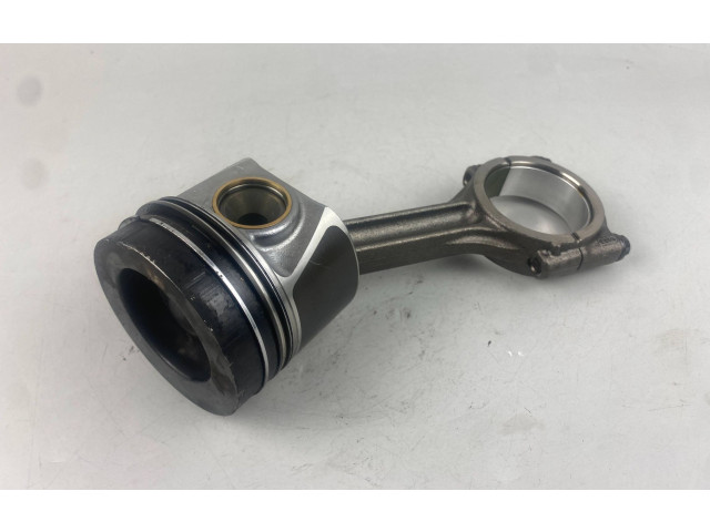 Поршень с шатуном 04LA, 011A Volkswagen Golf VII