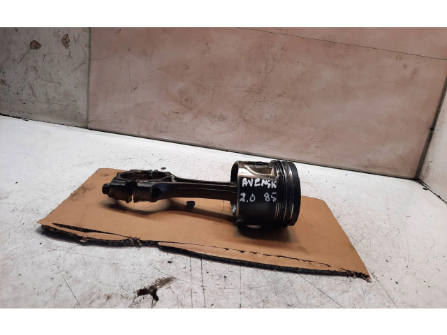 Píst 82L106 Toyota Avensis T250