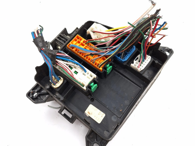 Pojistková skříňka 334E10 Mazda Premacy 1999