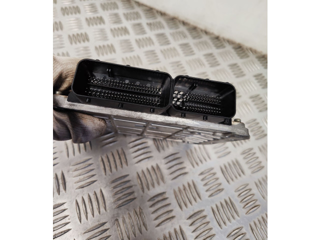 Блок управления двигателя 55585729 Opel Meriva B