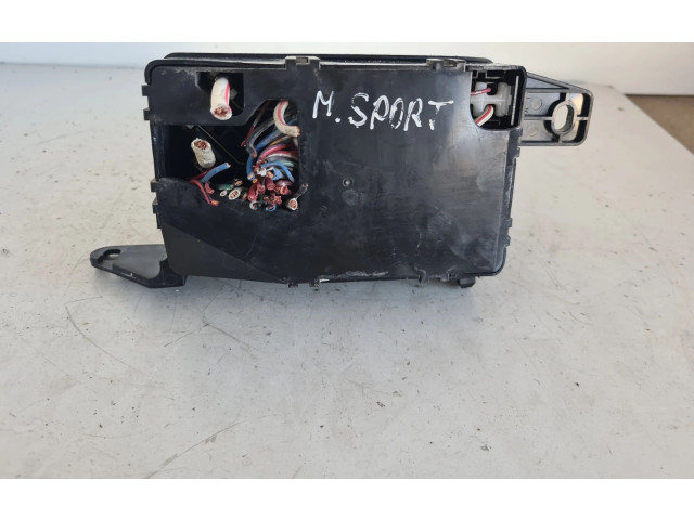 Блок предохранителей MR409811   Mitsubishi Montero    