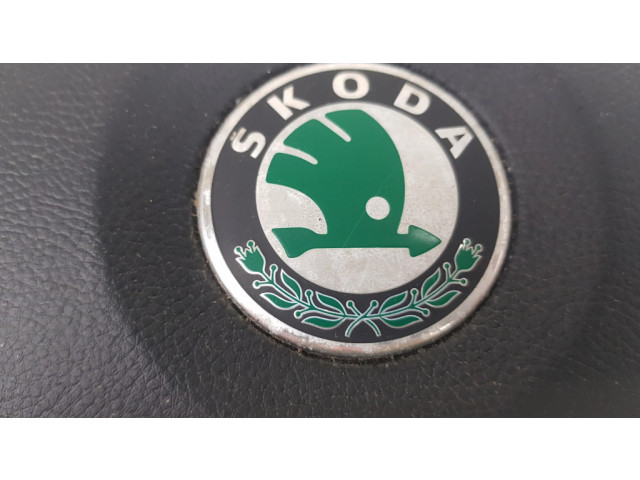Подушка безопасности водителя 1Z0880201AE Skoda Octavia Mk2 (1Z)