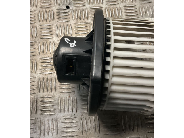 Вентилятор печки Mitsubishi L200