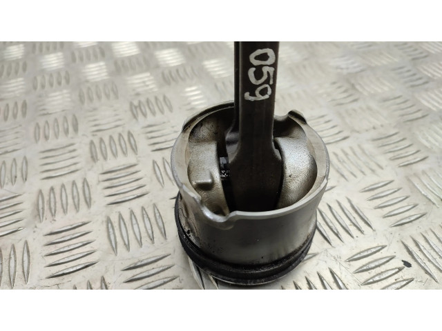 Píst B47 BMW 2 F45 pro naftový motor 2.0 B47c20a