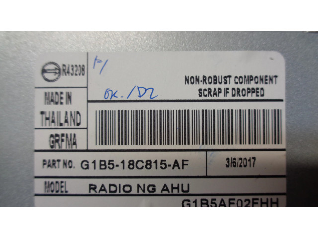 Радио/ проигрыватель CD/DVD / навигация