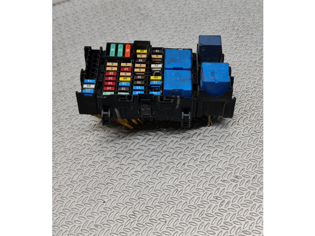 Блок предохранителей 18017641 Dacia Sandero