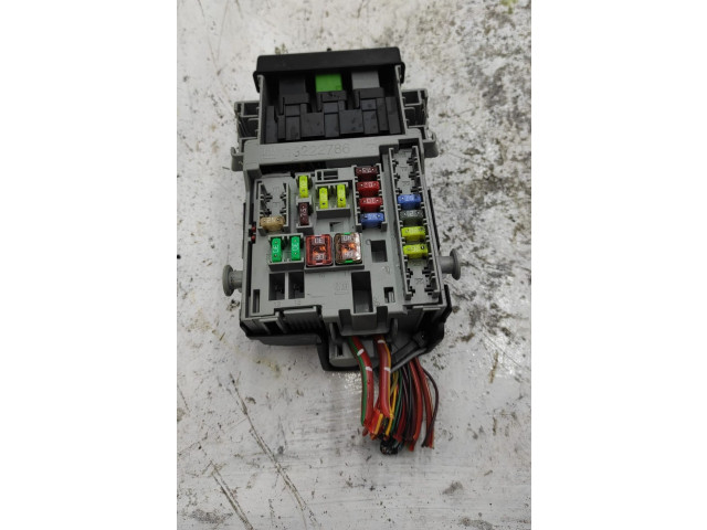   Pojistková skříňka    Chevrolet Cruze 2009