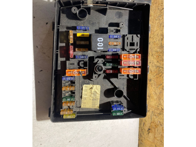 Блок предохранителей 1K0937125 Volkswagen Jetta V