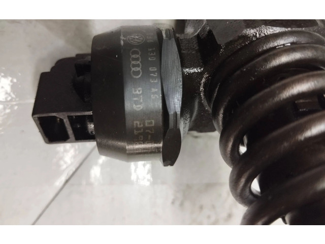 Форсунка 038130073BA    Volkswagen Jetta V  BKC 