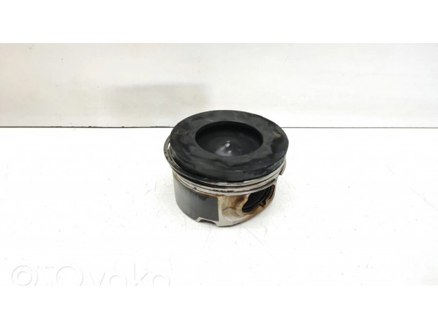 Píst BMW 5 F10 F11 pro naftový motor 3.0