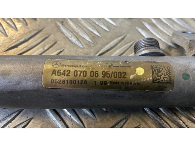 Vstřikovací lišta A6420700695, 0528100126 Mercedes-Benz C W203 pro naftový motor 3.0 642 3.0 V6