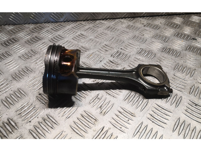  Поршень M 270.910 2700300420, A2700300420  Mercedes-Benz CLA C117 X117 W117  