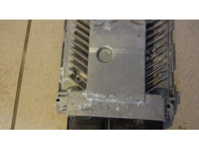 Řídící jednotka 03G906018 Volkswagen PASSAT B6 2005