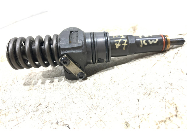 Форсунка 038130073AG    Volkswagen Jetta V   