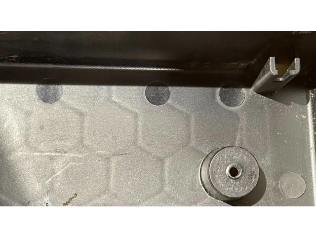 Другая деталь салона