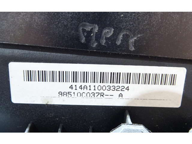 Подушка безопасности водителя 985100037R Dacia Duster