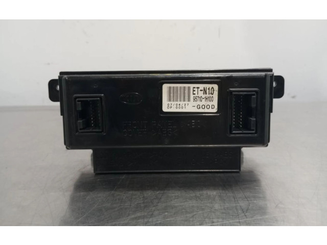 Дисплей    957101H100   KIA Ceed