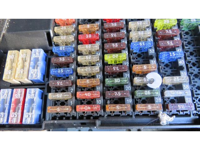 Pojistková skříňka Mercedes-Benz W169 2004