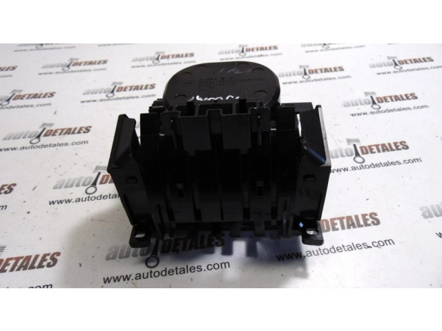 Передний держатель чашки