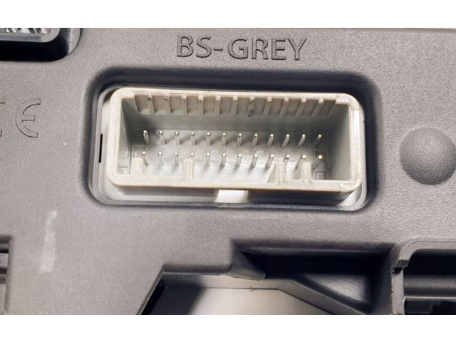 Pojistková skříňka 284B10364R Renault Captur 2019