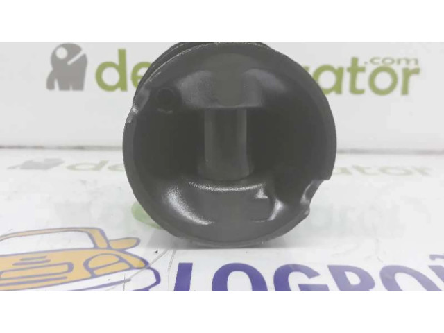 Píst 11257803033 BMW 1 E81 E87 2.0