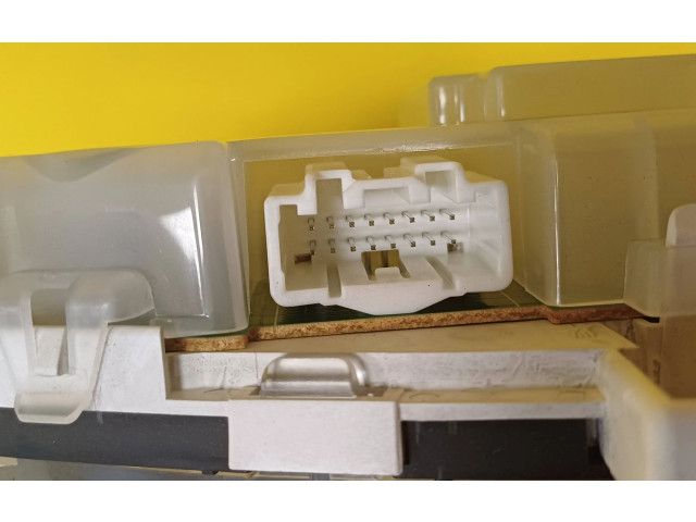 Přístrojová deska  Mazda 5 2006 CECC34C  