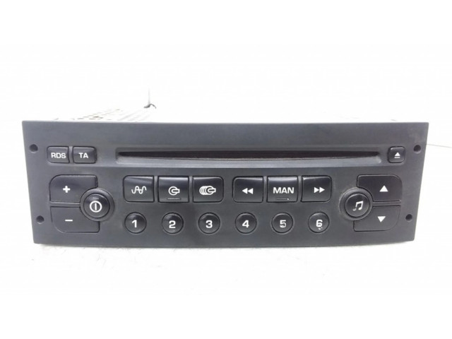 Радио/ проигрыватель CD/DVD / навигация