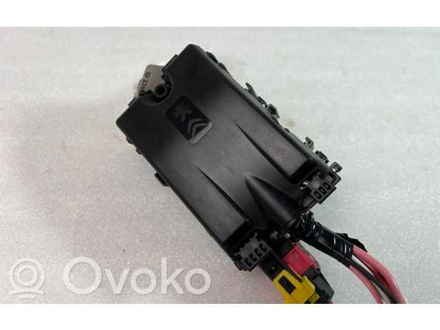   Pojistková skříňka 9806192580   Peugeot 3008 II 2018