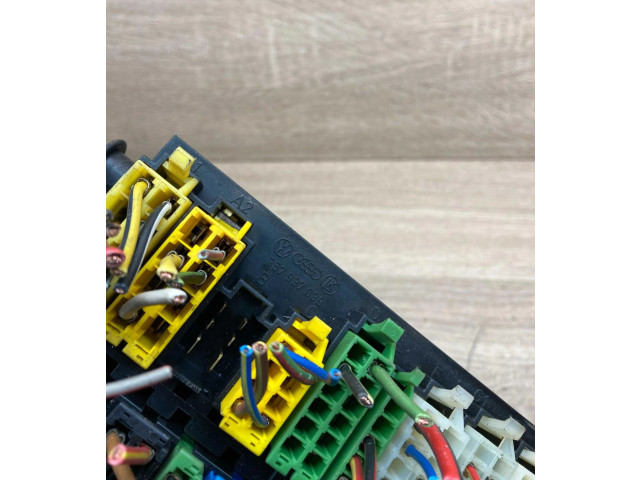 Блок предохранителей 357937039 Volkswagen Transporter - Caravelle T4