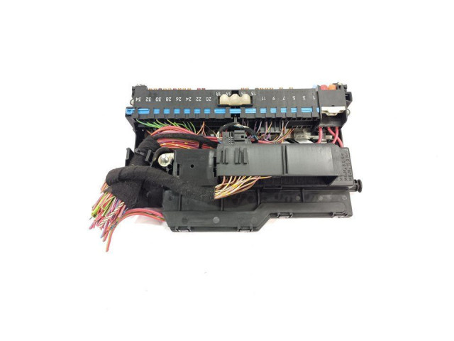 Блок предохранителей 8364542   BMW X3 E83    