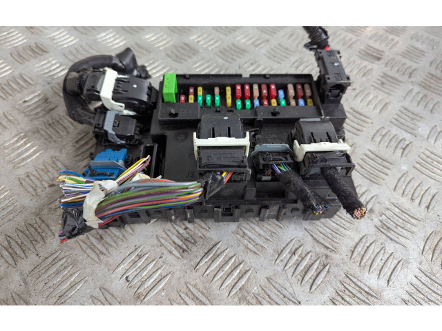 Блок предохранителей JU5T-15604-BEM Ford Ranger