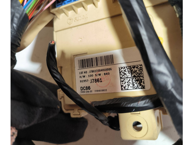 Блок предохранителей 91957J7861 KIA Ceed