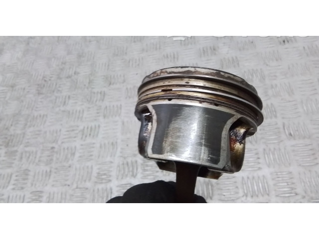 Поршень Kolben mit Pleuel 04ER Volkswagen Jetta USA