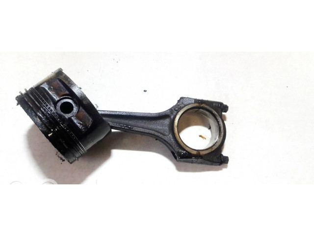 Поршень с шатуном Opel Vectra A для бензинового двигателя 1.6