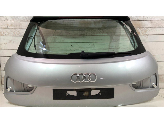 Задняя крышка (багажника)