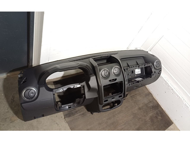 Панель приборов 681006566R Dacia Duster