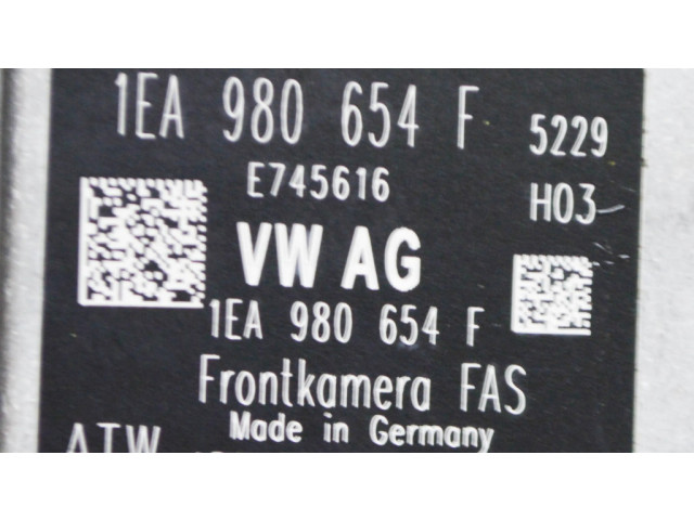 Vaizdo kamera priekiniame bamperyje