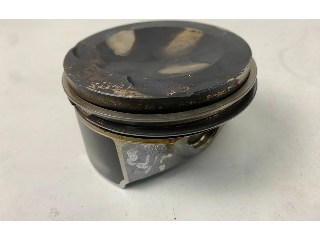  Поршень DNUE 06KBG, 82.435  Audi A3 S3 8V  