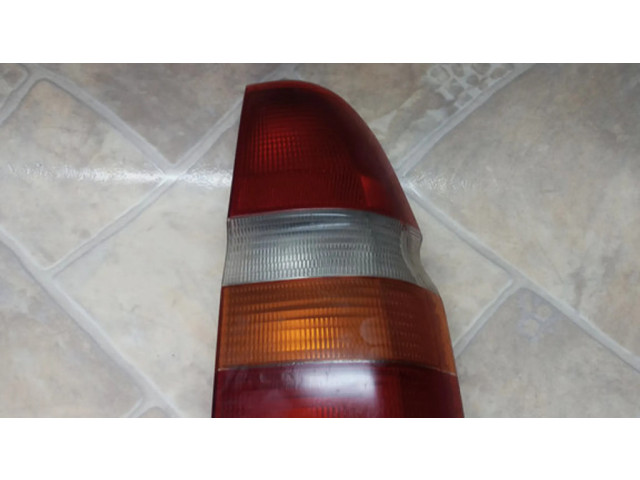 Задний фонарь правый 91AG13A602    Ford Escort   1995-2004 года