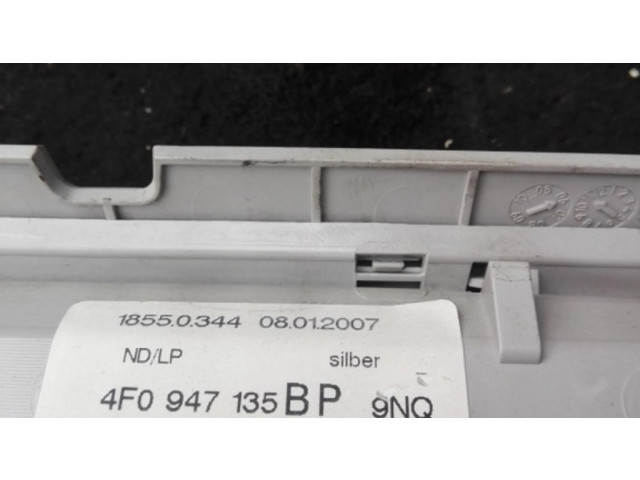 Фонарь освещения передних мест