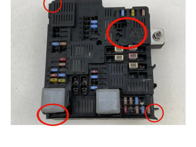 Блок предохранителей 32322427 Volvo V90 Cross Country