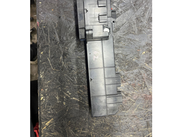 Блок предохранителей 6957330   BMW 5 E60 E61    