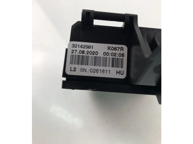 Блок предохранителей 32142591 Volvo XC90