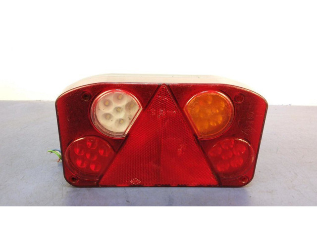 Задний фонарь в кузове